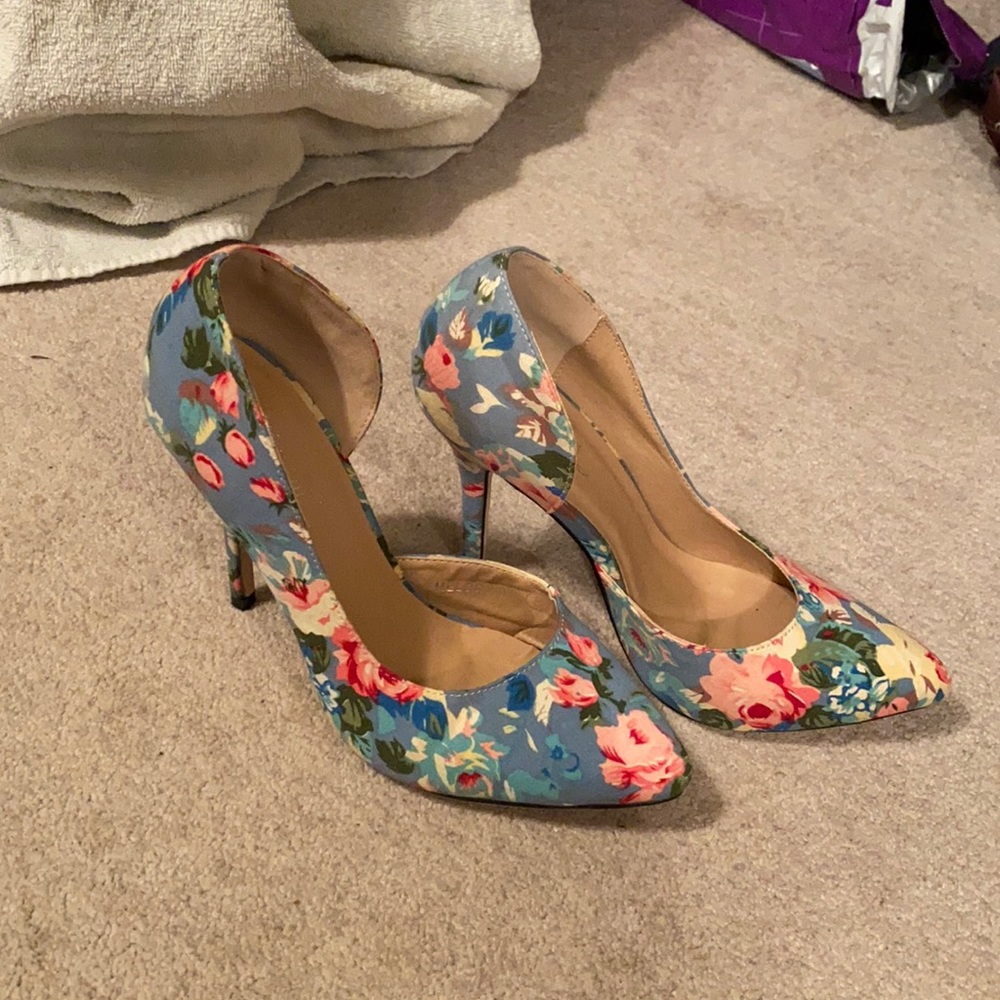 Floral pumps.  Approximately 4” heel.
